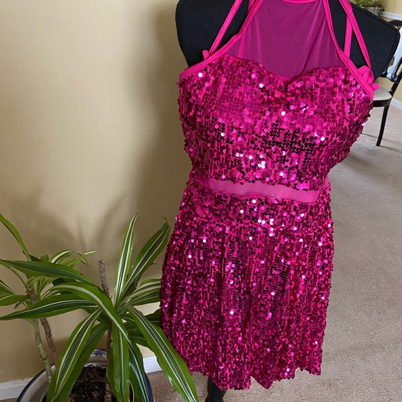Pink sequin halter top dress - Picture 3 of 3